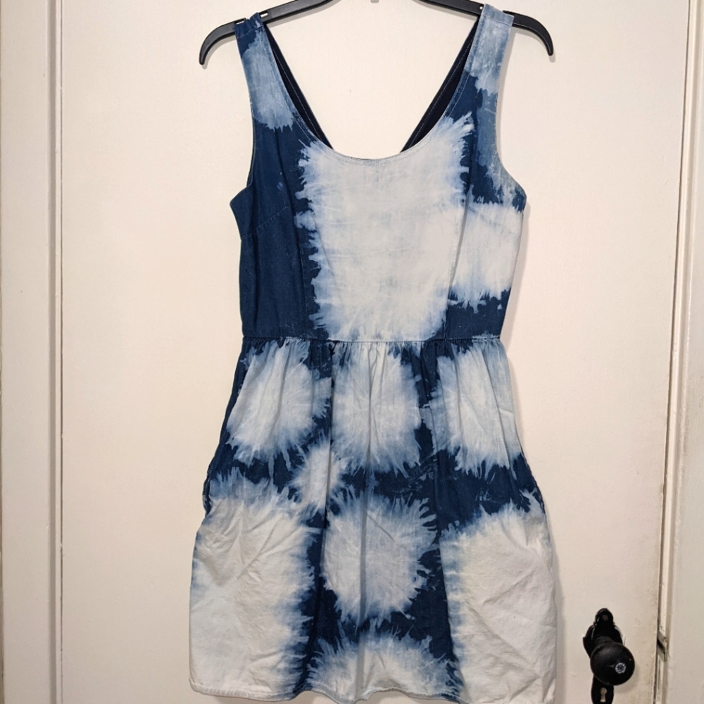❤️‍🔥3 for $15 American Eagle Bleached out Denim Dress WITH POCKETS!